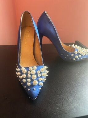 Women's Pearl-Embellished Blue Satin Pumps